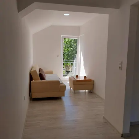 Gostinjska kuća 2 *